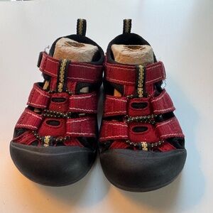 Keens unisex water sandals size 6 little kid